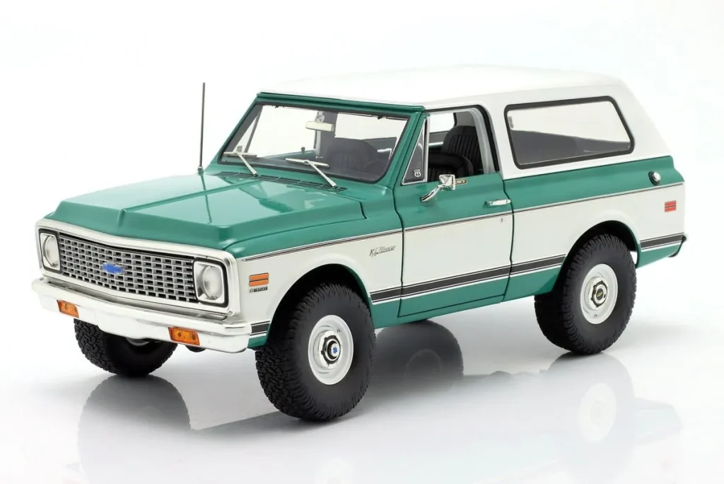 โมเดลรถ 1:18 Chevrolet Blazer K/5 CST ปี 1972 สีเขียวอ่อน / ขาว GMP