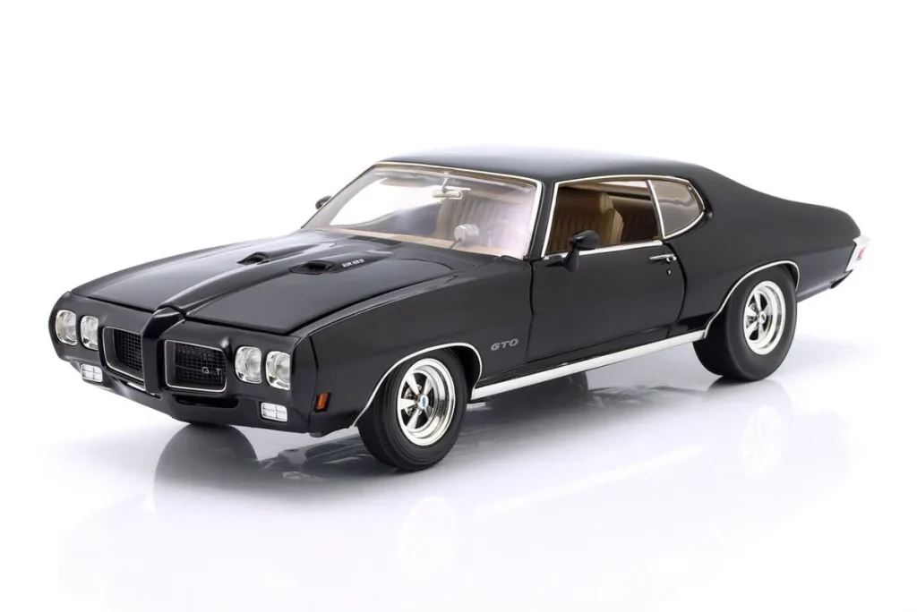 Model 1:18 Pontiac GTO Ram Air Iv Main Street year 1970 Black GMP