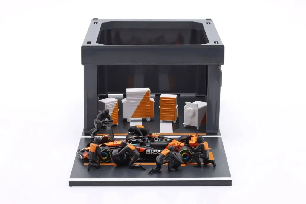 diorama 1:43 McLaren MCL39 #81 Oscar Piastri Formula One year 2025 Bburago