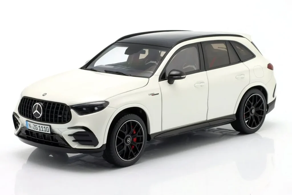Model 1:18 Mercedes-Benz AMG GLC 63 S E Performance white NZG