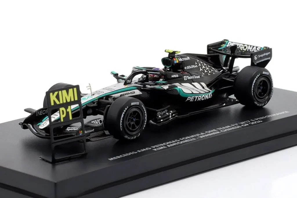 โมเดลรถ 1:64 Mercedes-AMG F1 W17 E Performance #12 Andrea Kimi Antonelli Erste โพลโพซิชัน & ผู้ชนะ China GP (Shanghai) ฟอร์มูล่าวัน ปี 2026 Minichamps 640260212