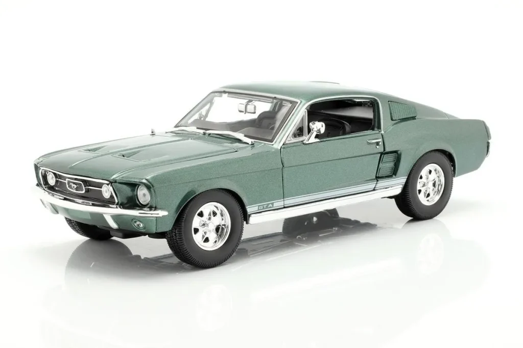 车型 1:18 Ford Mustang GTA Fastback 年 1967 绿色 Maisto