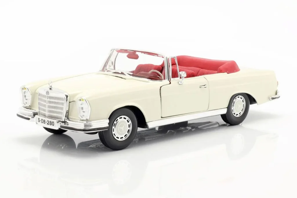 โมเดลรถ 1:18 Mercedes-Benz 280 SE ปี 1967 สีครีมขาว Maisto