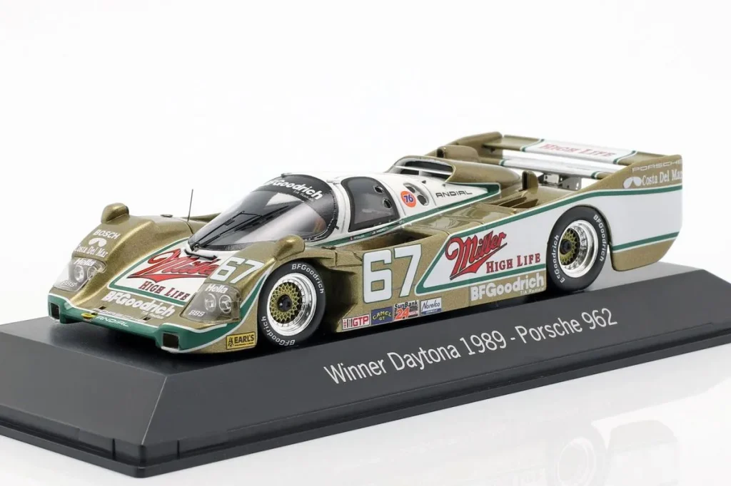 โมเดลรถ 1:43 Porsche 962 #67 Bob Wollek, Derek Bell, John Andretti 24 ชั่วโมง เดย์โทนา ปี 1989 Spark