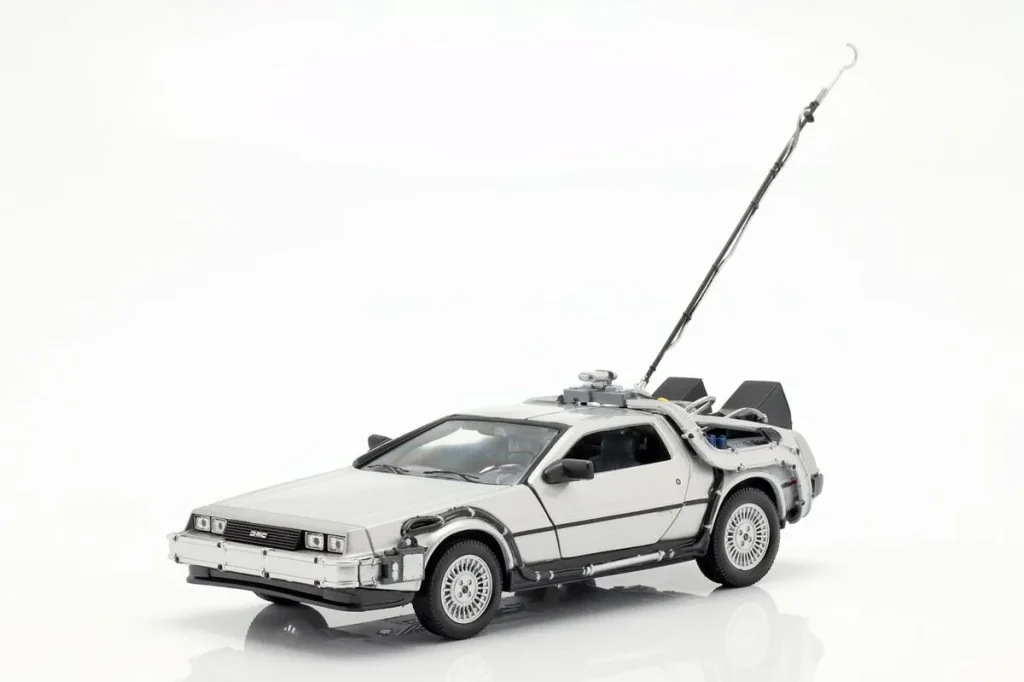 Model 1:24 DeLorean DMC 12 Film Back to the Future Part 1-3 -90 year 1985 Welly