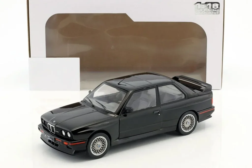 车型 1:18 BMW M3 E30 Sport Evolution 年 1990 黑色 Solido