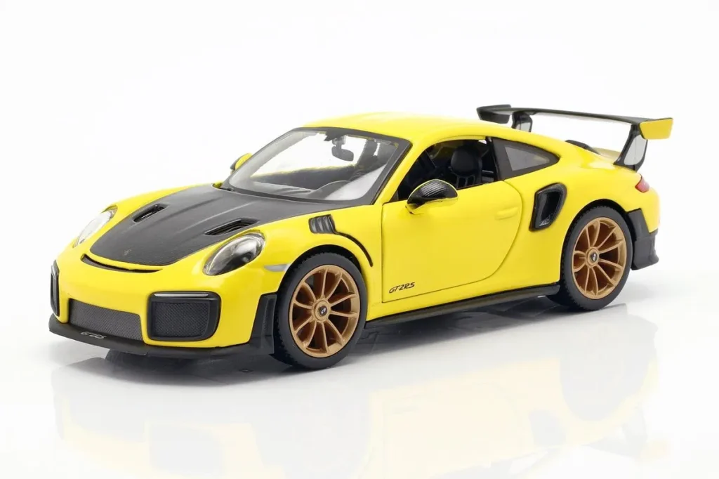 车型 1:24 Porsche 911 (991 II) GT2 RS 黄色 / 黑色 Maisto
