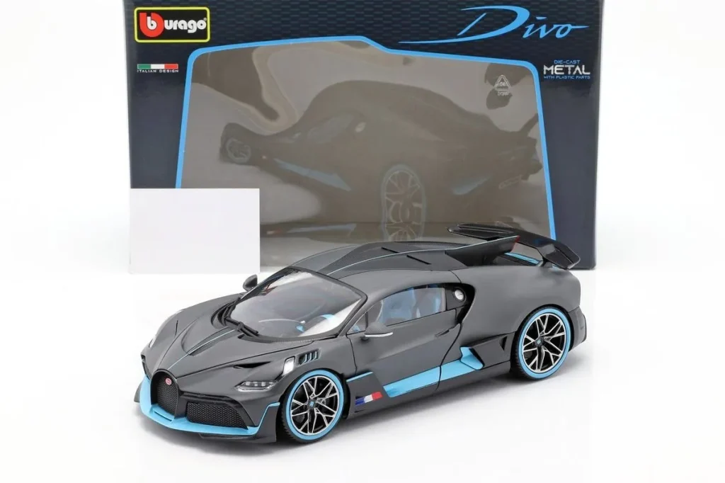 โมเดลรถ 1:18 Bugatti Divo ปี 2018 สีเทาด้าน / ฟ้าอ่อน Bburago