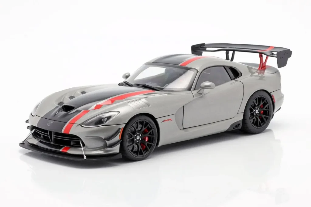 โมเดลรถ 1:18 Dodge Viper ACR ปี 2017 สี billet เงิน เมทัลลิก / ดำ / แดง AUTOart