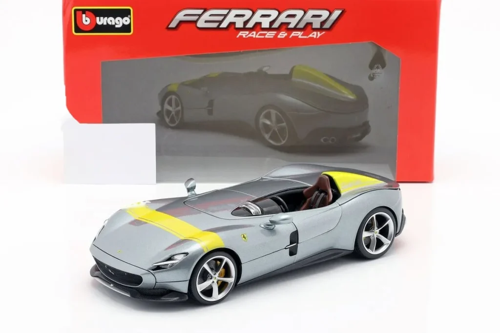 โมเดลรถ 1:18 Ferrari Monza SP1 ปี 2019 สีเทาเมทัลลิก / เหลือง Bburago
