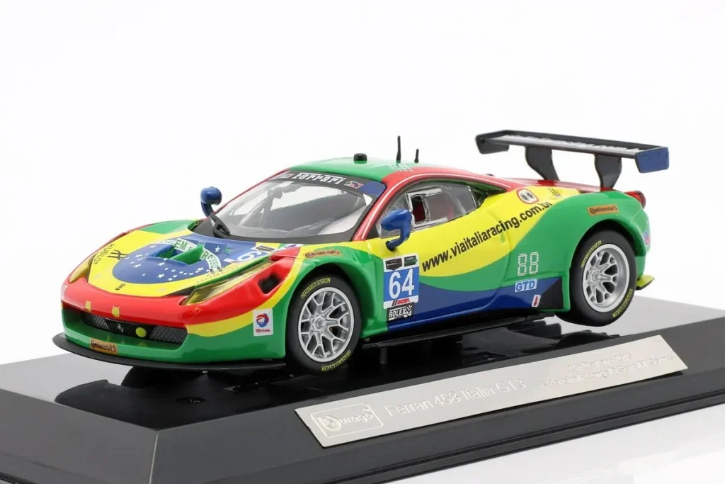 โมเดลรถ 1:43 Ferrari 458 Italia GT3 #64 Andrea Bertolini, Daniel Serra, Francisco Longo, Marcos Gomes 24 ชั่วโมง เดย์โทนา ปี 2015 Bburago