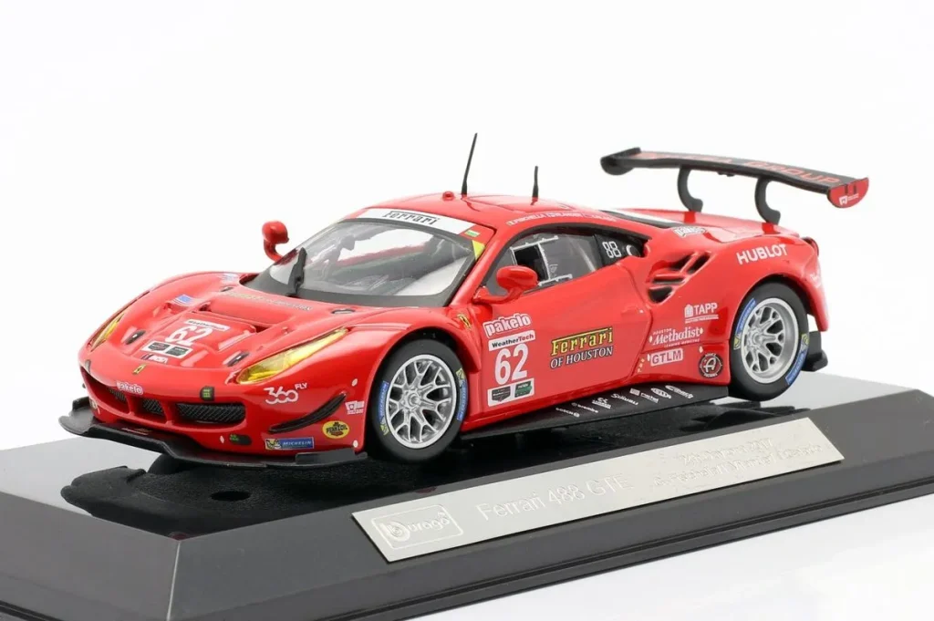 โมเดลรถ 1:43 Ferrari 488 GTE #62 Giancarlo Fisichella, Toni Vilander, James Calado 24 ชั่วโมง เดย์โทนา ปี 2017 Bburago
