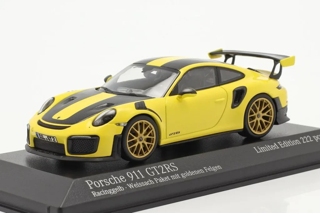 โมเดลรถ 1:43 Porsche 911 (991 II) GT2 RS Weissach-Paket ชุดสะสม Faszination Sportwagen ปี 2018 Minichamps