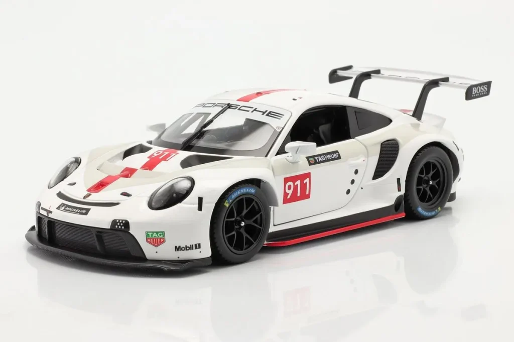 Model 1:24 Porsche 911 RSR GT #911 white / red Bburago