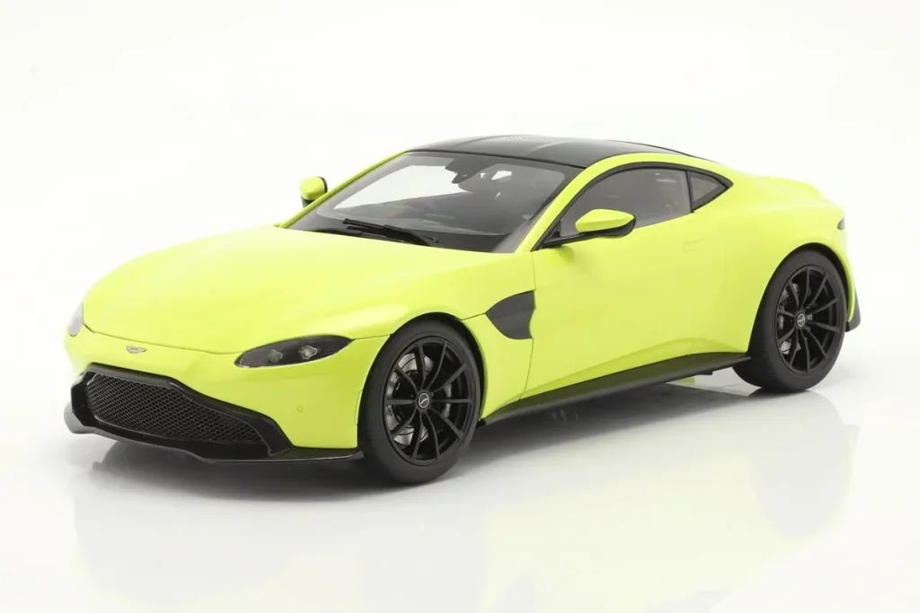 Model 1:18 Aston Martin Vantage year 2019 green (lime essence) AUTOart