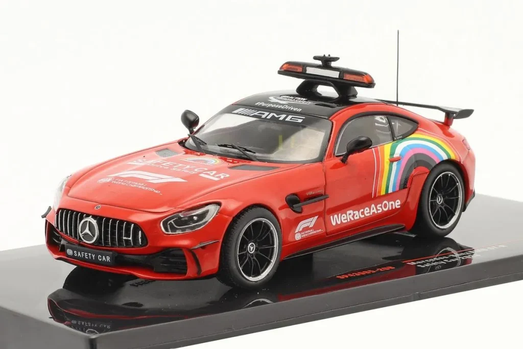 车型 1:43 Mercedes-Benz AMG GT-R Bernd Mayländer 一级方程式年 2020 银色 / 红色 Ixo