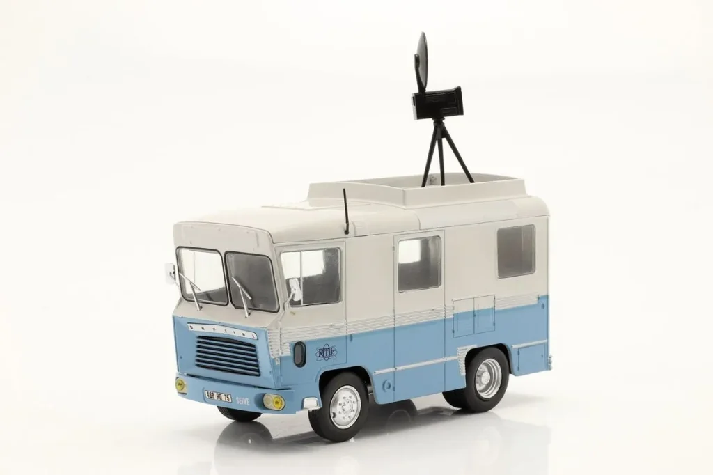 Model 1:43 Berliet GAK 5R year 1964 blue / white Hachette