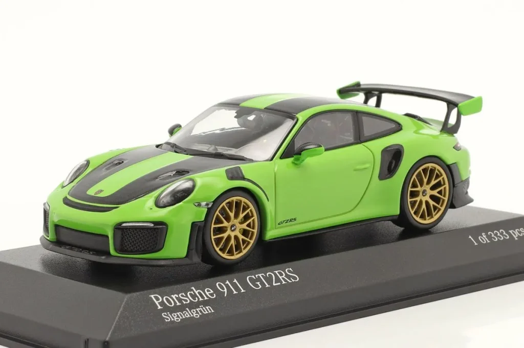 โมเดลรถ 1:43 Porsche 911 (991 II) GT2 RS Weissach Paket ปี 2018 สีเขียว / ทอง Magnesiumfelgen Minichamps