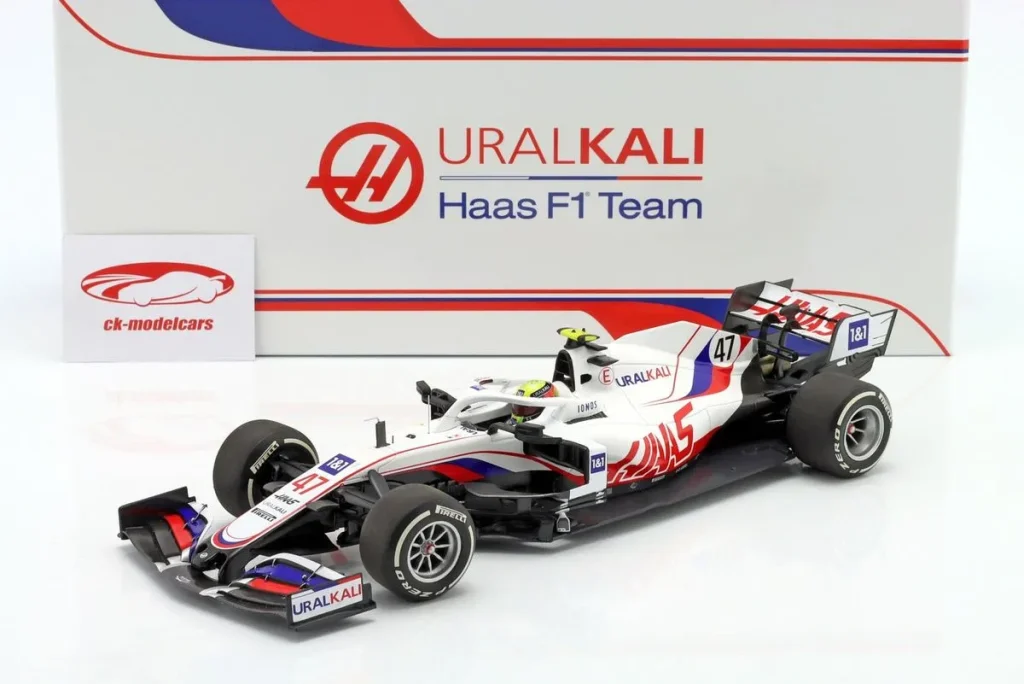 车型 1:18 Haas VF-21 #47 Mick Schumacher Bahrain GP 一级方程式年 2021 Minichamps 113210147