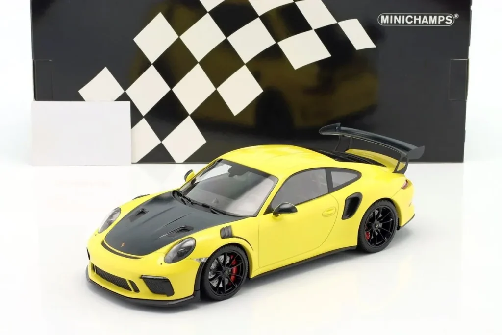 Model 1:18 Porsche 911 (991 II) GT3 RS year 2019 yellow / Black Wheels Minichamps