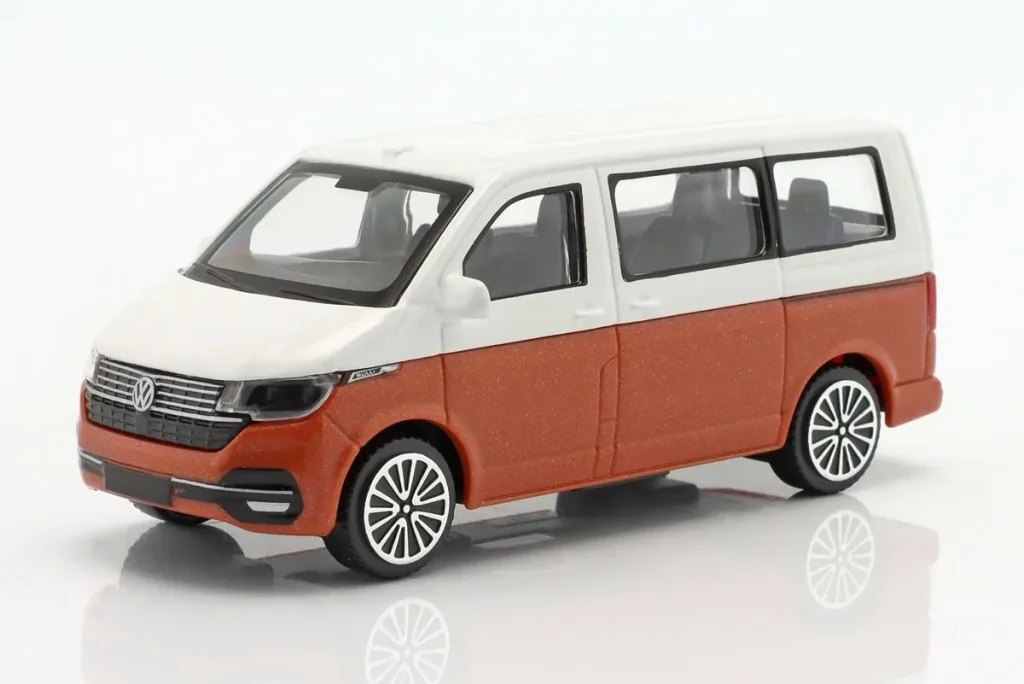 โมเดลรถ 1:43 Volkswagen VW T6 Multivan ปี 2020 สีขาว / น้ำตาลเมทัลลิก Bburago