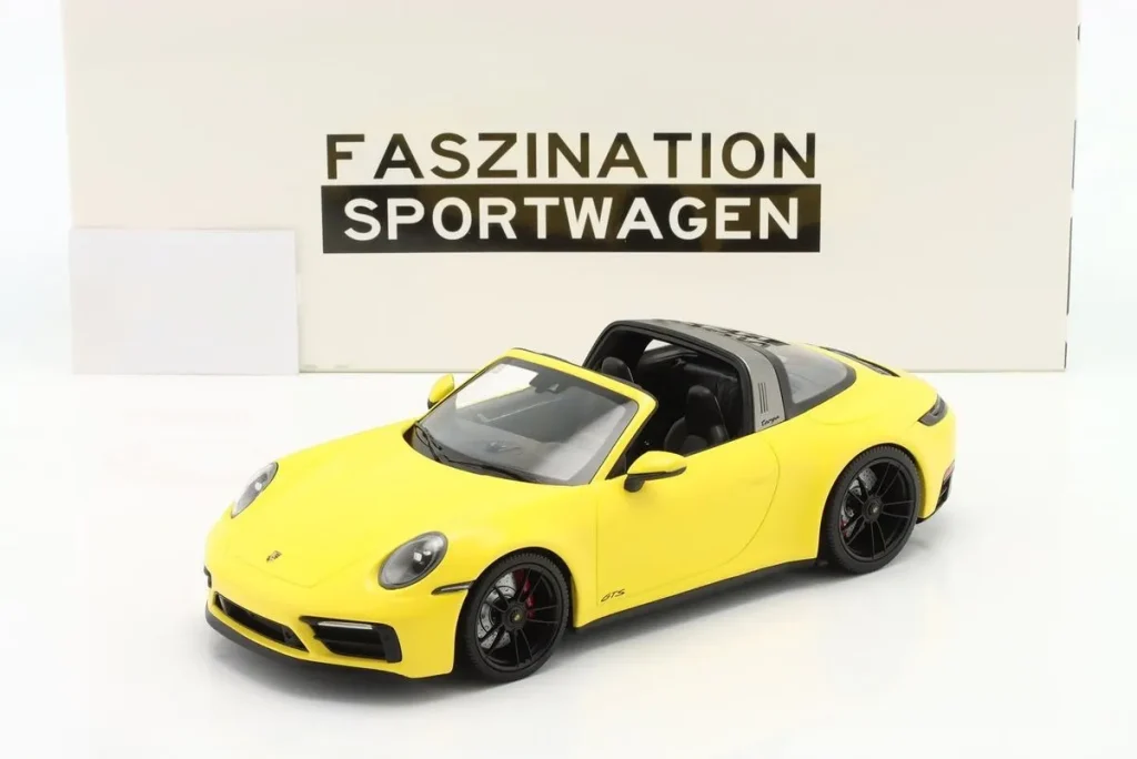 โมเดลรถ 1:18 Porsche 911 (992) Targa 4 GTS ชุดสะสม Faszination Sportwagen ปี 2021 สี racing เหลือง Minichamps