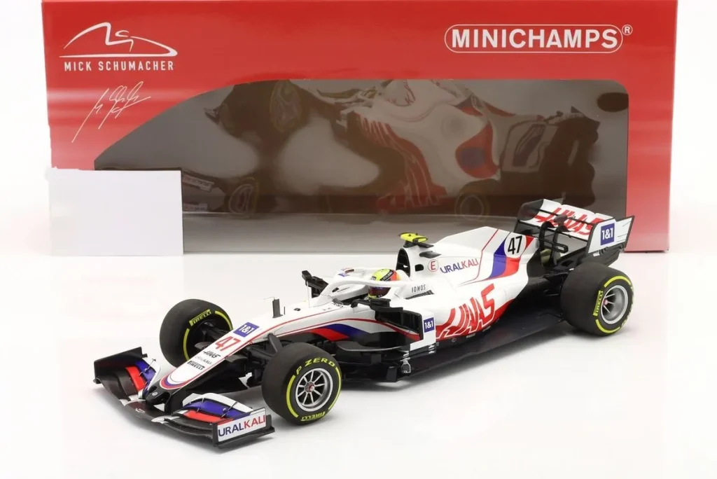 车型 1:18 Haas VF-21 #47 Mick Schumacher Bahrain GP 一级方程式年 2021 Minichamps 110210147