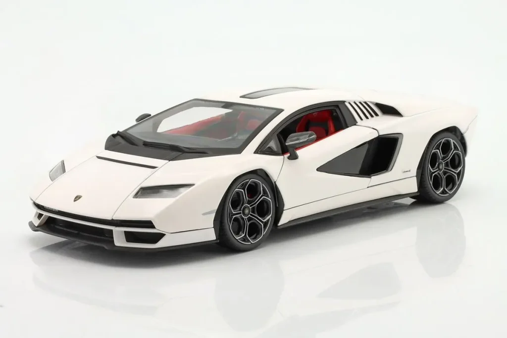 车型 1:18 Lamborghini Countach LPI 800-4 年 2022 白色 Maisto