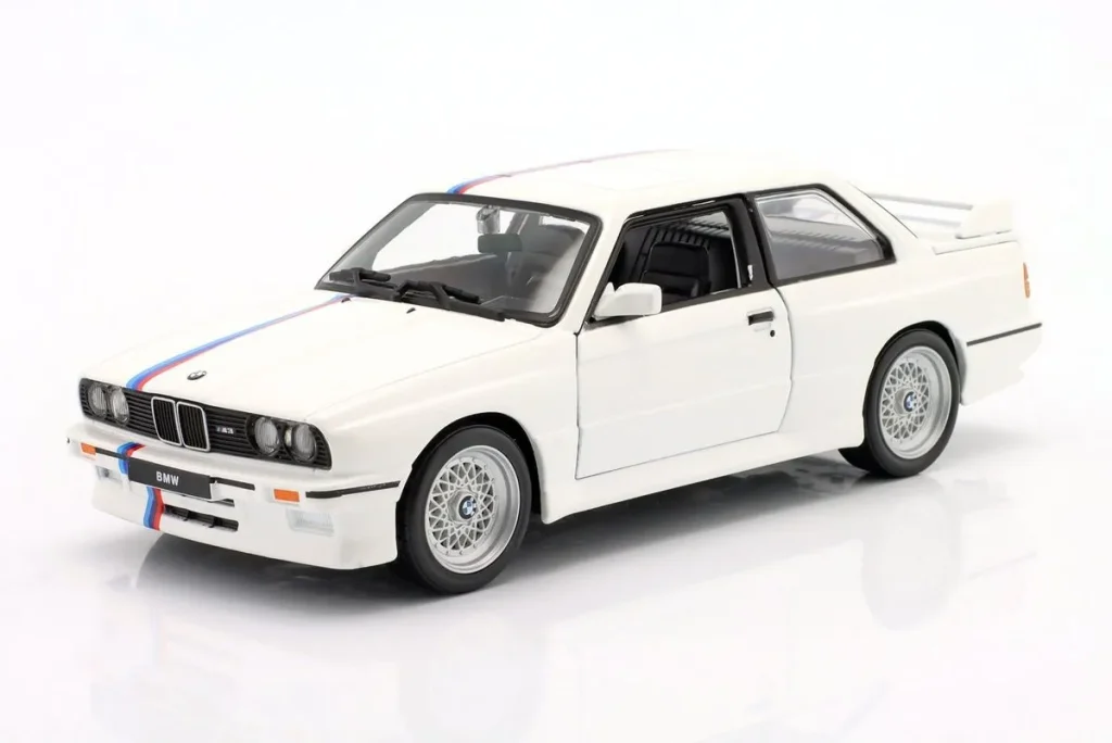 车型 1:24 BMW M3 (E30) 年 1988 白色 Bburago