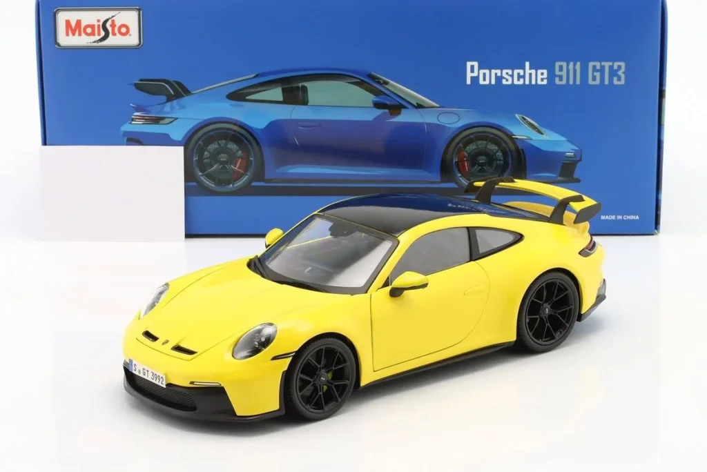 Model 1:18 Porsche 911 (992) GT3 year 2022 Colour racing yellowing Maisto