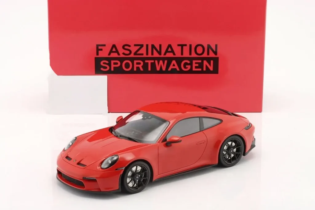 โมเดลรถ 1:18 Porsche 911 (992) GT3 Touring ชุดสะสม Faszination Sportwagen ปี 2022 สีแดงอินเดีย / ดำ ล้อ Minichamps