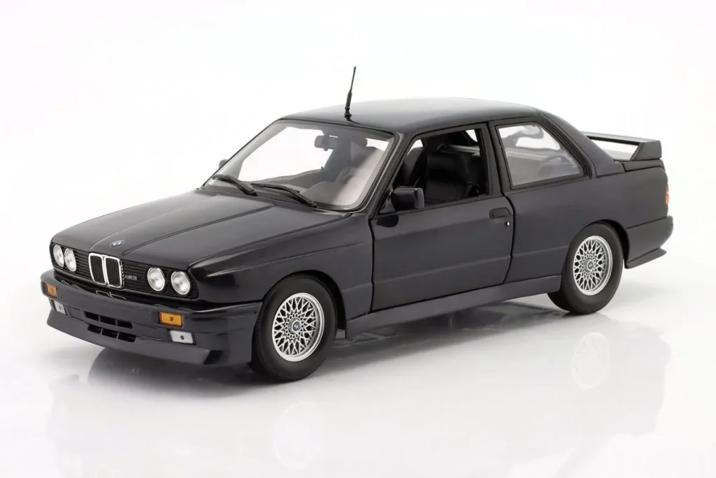 โมเดลรถ 1:18 BMW M3 (E30) Street Evo ปี 1989 สีน้ำเงินเข้มเมทัลลิก Minichamps