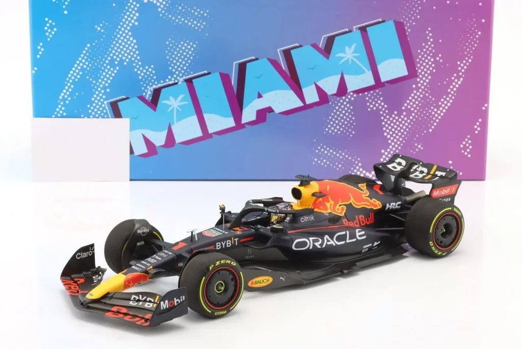 Model 1:18 Red Bull Racing RB18 #1 Max Verstappen Formula One year 2022 Minichamps 113220501
