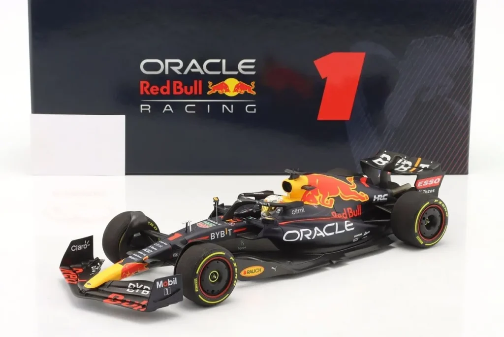 Model 1:18 Red Bull Racing RB18 #1 Max Verstappen Formula One year 2022 Minichamps 113220001