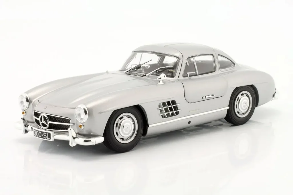 Model 1:18 Mercedes-Benz 300 SL (W198) year 1955 silver Minichamps