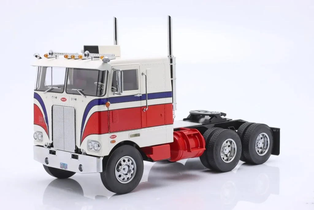 车型 1:18 Peterbilt 352 Pacemaker Sattelzugmaschine 年 1977 白色 / 红色 / 蓝色 Road Kings