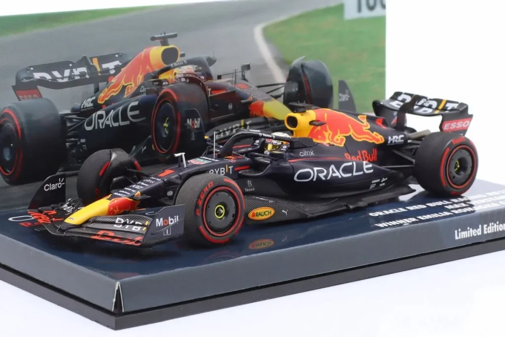 车型 1:43 Red Bull Racing RB18 #1 Max Verstappen 一级方程式年 2022 Minichamps 447220001