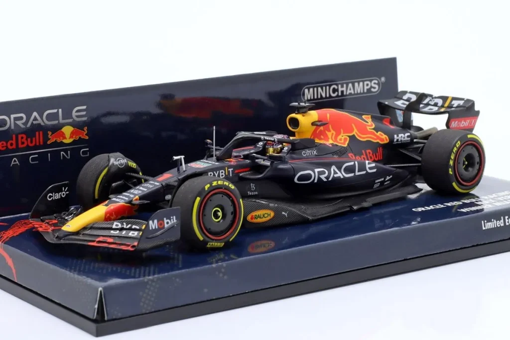 Model 1:43 Red Bull Racing RB18 #1 Max Verstappen Formula One year 2022 Minichamps 417220501