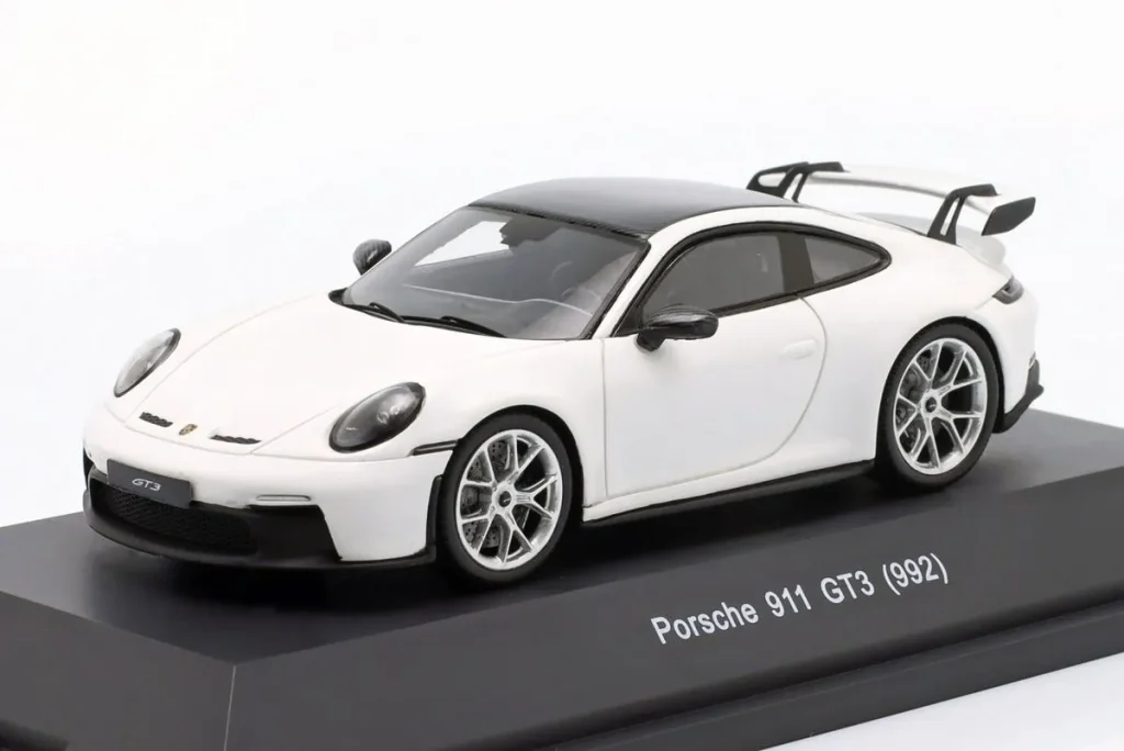 车型 1:43 Porsche 911 (992) GT3 年 2021 白色 Schuco