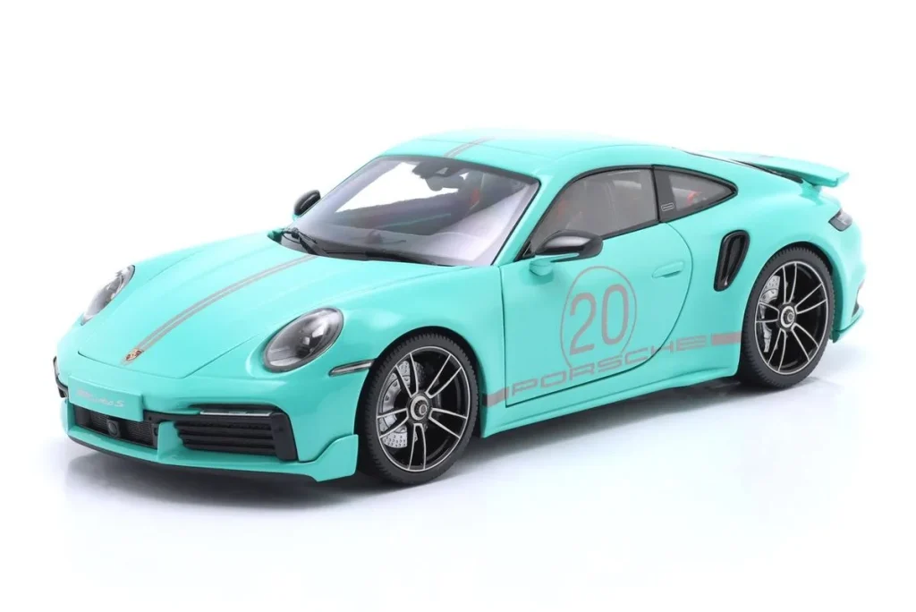 โมเดลรถ 1:18 Porsche 911 (992) Turbo S Coupé Sport Design Paket ปี 2021 สีเขียวมิ้นต์ Minichamps