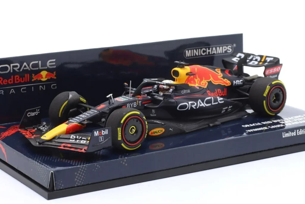 โมเดลรถ 1:43 Red Bull Racing RB18 #1 Max Verstappen ฟอร์มูล่าวัน ปี 2022 Minichamps 417220101