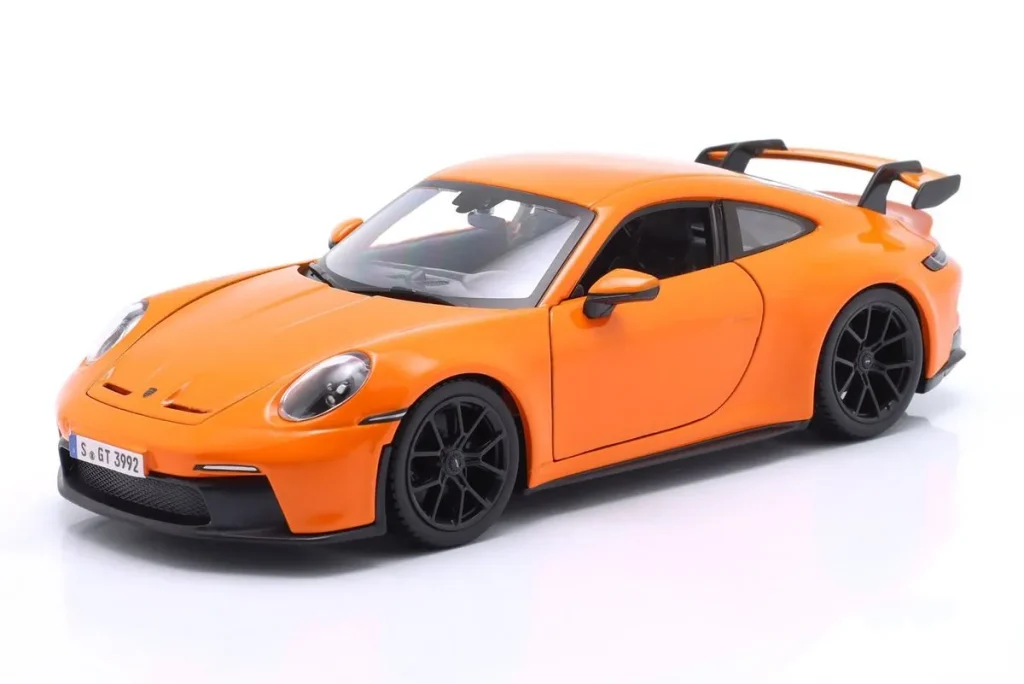 โมเดลรถ 1:24 Porsche 911 (992) GT3 ปี 2021 สีส้ม Bburago