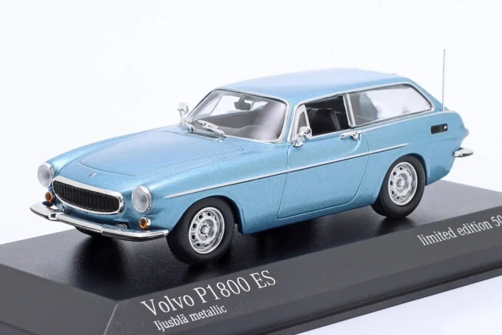 Model 1:43 Volvo P1800 ES year 1971 metallic blue Minichamps