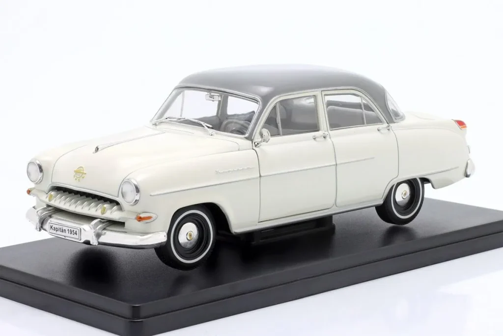 โมเดลรถ 1:24 Opel Kapitän ปี 1954 สีขาว / เทา Hachette