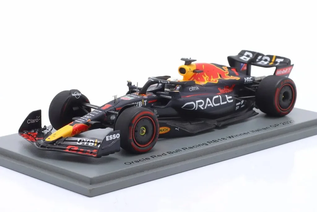 โมเดลรถ 1:43 Red Bull Racing RB18 #1 Max Verstappen ฟอร์มูล่าวัน ปี 2022 Spark S8550