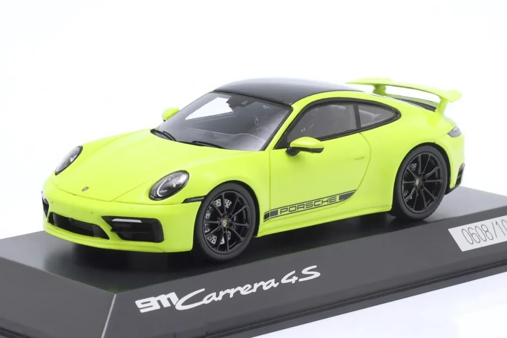 โมเดลรถ 1:43 Porsche 911 (992) Carrera 4S ปี 2019 สี acid เขียว Spark
