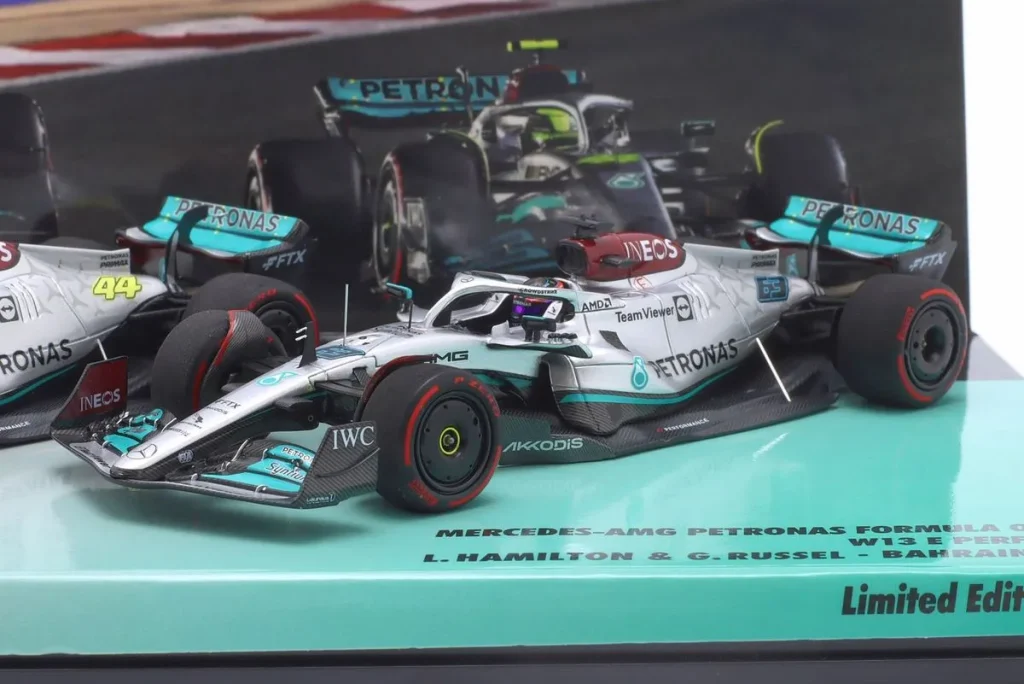 车型 1:43 Mercedes-AMG F1 W13 E Performance #44 Lewis Hamilton #44 / George Russell #63 3. 与排名 4 Bahrain GP 一级方程式年 2022 Minichamps