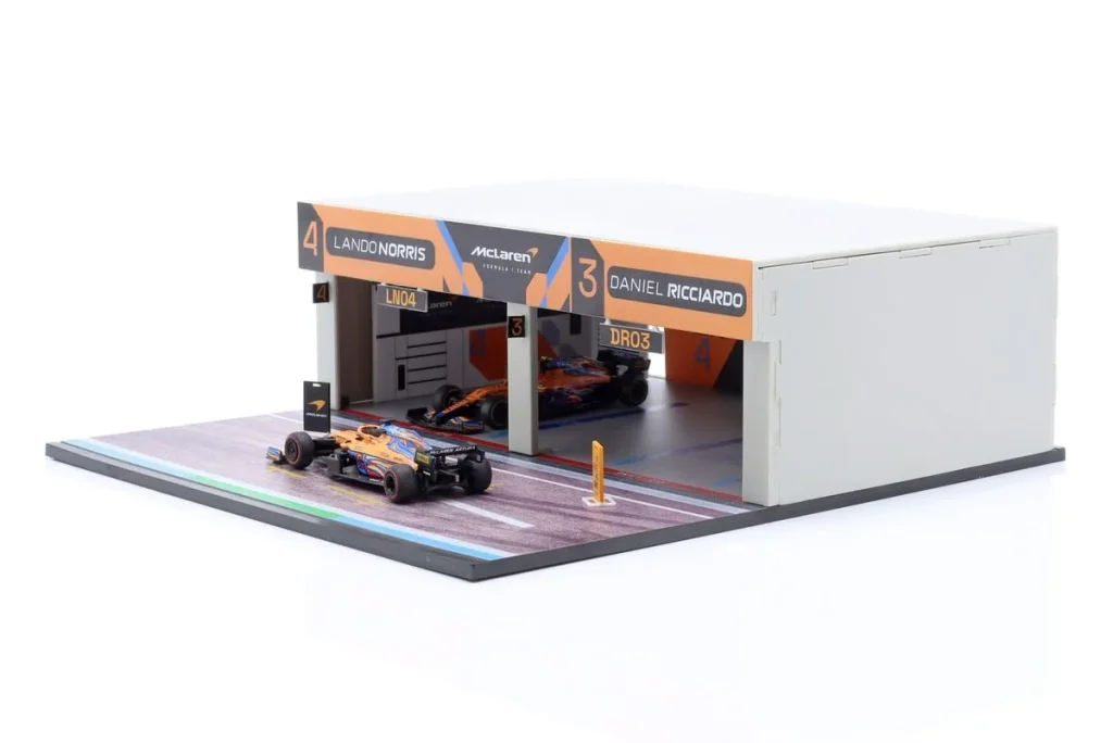 ไดโอรามา 1:64 McLaren MCL35M Lando Norris #4 & Daniel Ricciardo #3 ฟอร์มูล่าวัน ปี 2022 Tarmac Works
