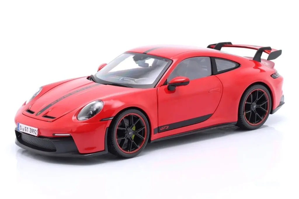 โมเดลรถ 1:18 Porsche 911 (992) GT3 ปี 2022 สีแดง พร้อม Streifen Maisto