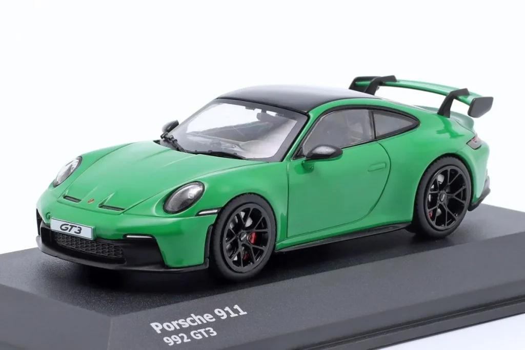 โมเดลรถ 1:43 Porsche 911 (992) GT3 ปี 2022 สี python เขียว Solido